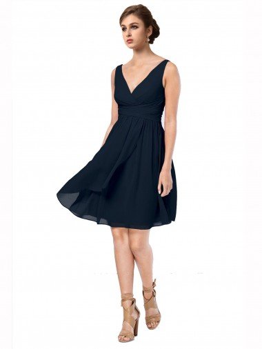 Azul marina oscuro línea A Cuello en V Gasa Corto Vestidos de dama de honor / Vestidos de cóctel Descuento