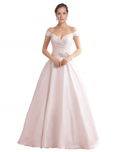 Marfil línea A Hombros Descubiertos Cola capilla Satén Vestidos de novia Descuento