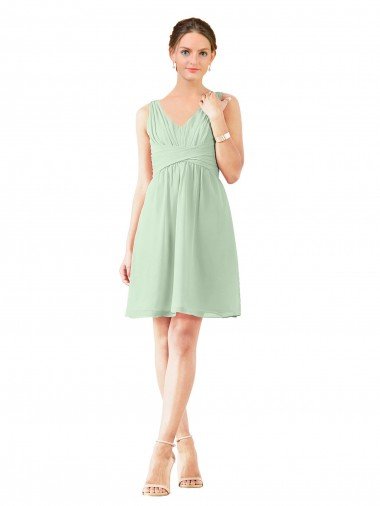 Verde Salvia línea A Cuello en V Gasa Corto Vestidos de dama de honor / Vestidos de cóctel Descuento